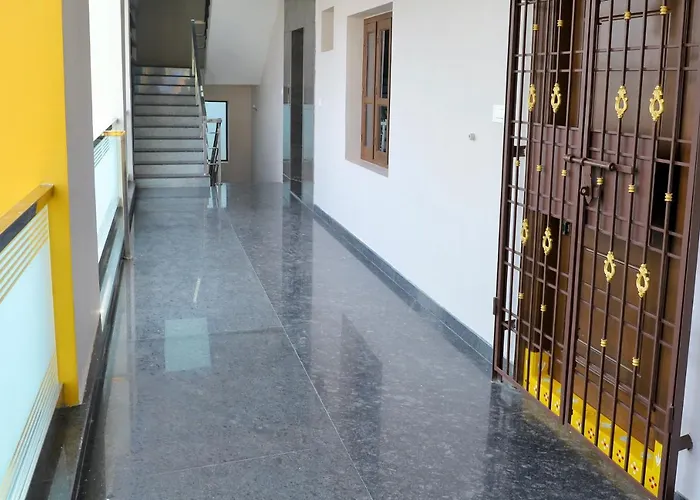 Truelife - Near Railway Station On Way To Balaji Temple - Breakfast Included - Ac 2Bhk Apartments - Coffee Tea Milk - Modular Kitchen, Super Fast Wifi, Smart Tv, 250 Jio Channels - Parking - Easy Access To All Temples - Top Service With Lots Of Love