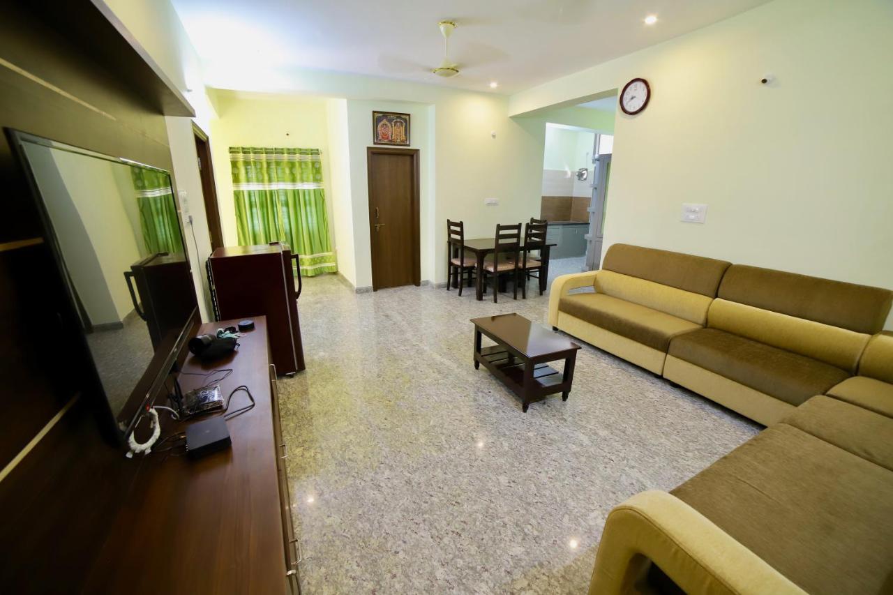 Truelife Homestays: Mountain View 2bhk Near Railway Station Apartment